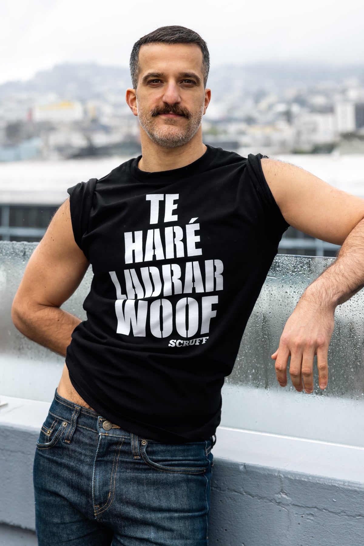 'Te Haré Ladrar Woof' T-shirt